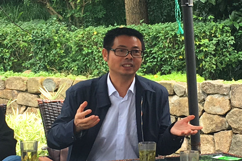党委书记严柏炎发言