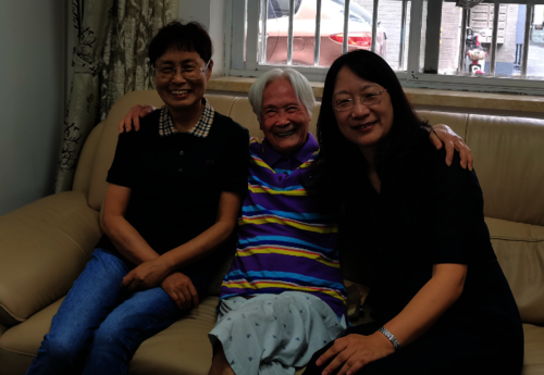 走访慰问86岁的陈慧珠老师