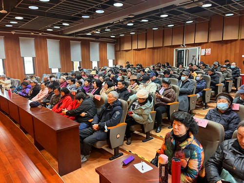 学校情况通报会现场_副本